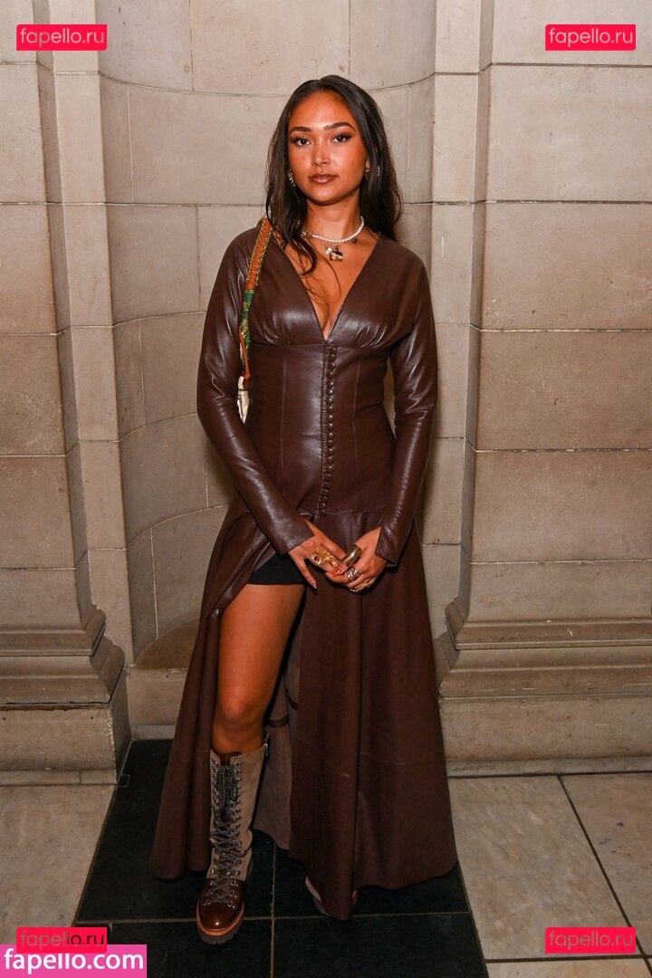 Joy Crookes / joycrookes / veronicaxbee Onlyfans Photo Gallery 