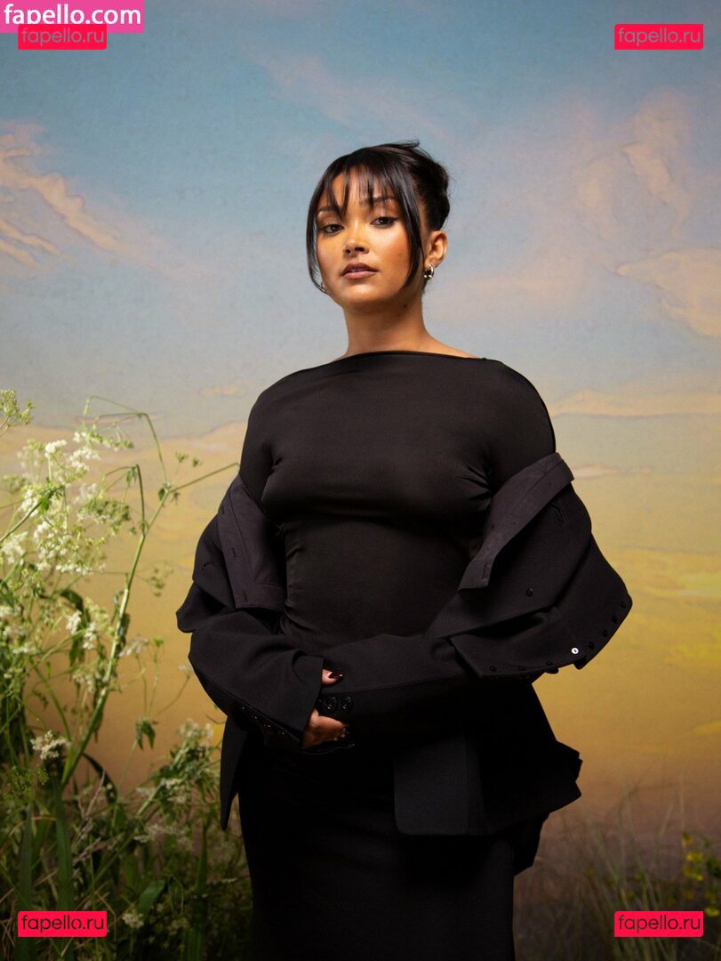 Joy Crookes / joycrookes / veronicaxbee Onlyfans Photo Gallery 