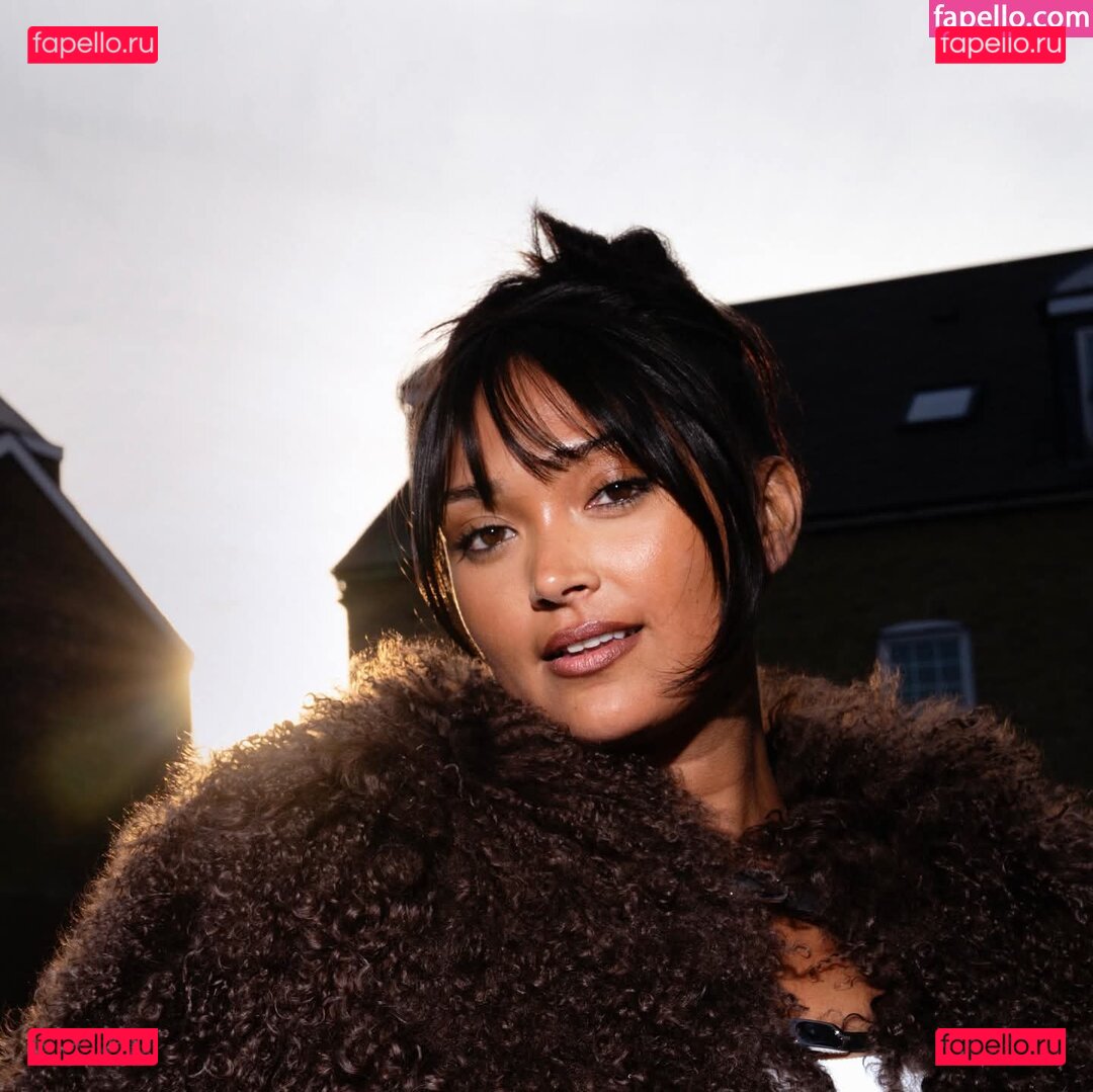 Joy Crookes / joycrookes / veronicaxbee Onlyfans Photo Gallery 