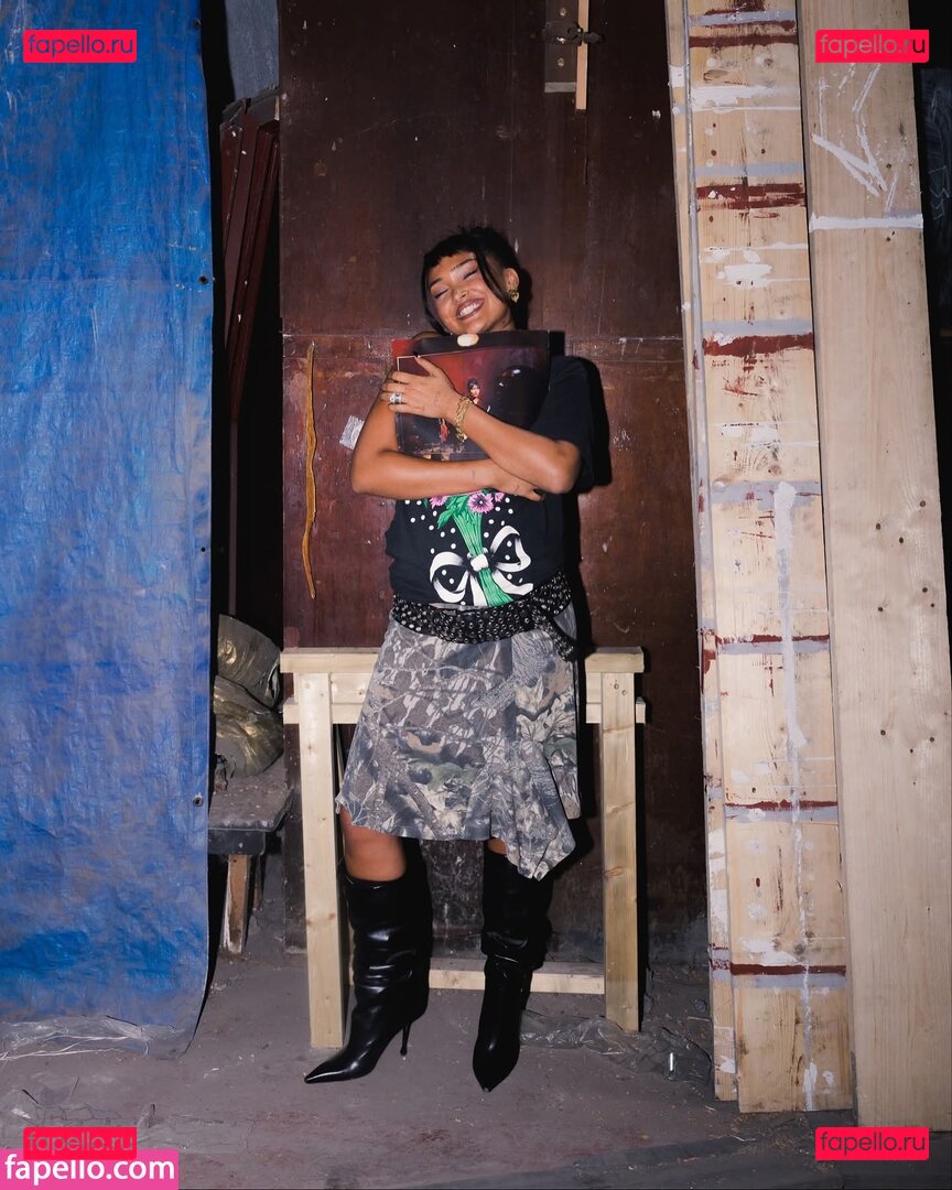 Joy Crookes / joycrookes / veronicaxbee Onlyfans Photo Gallery 