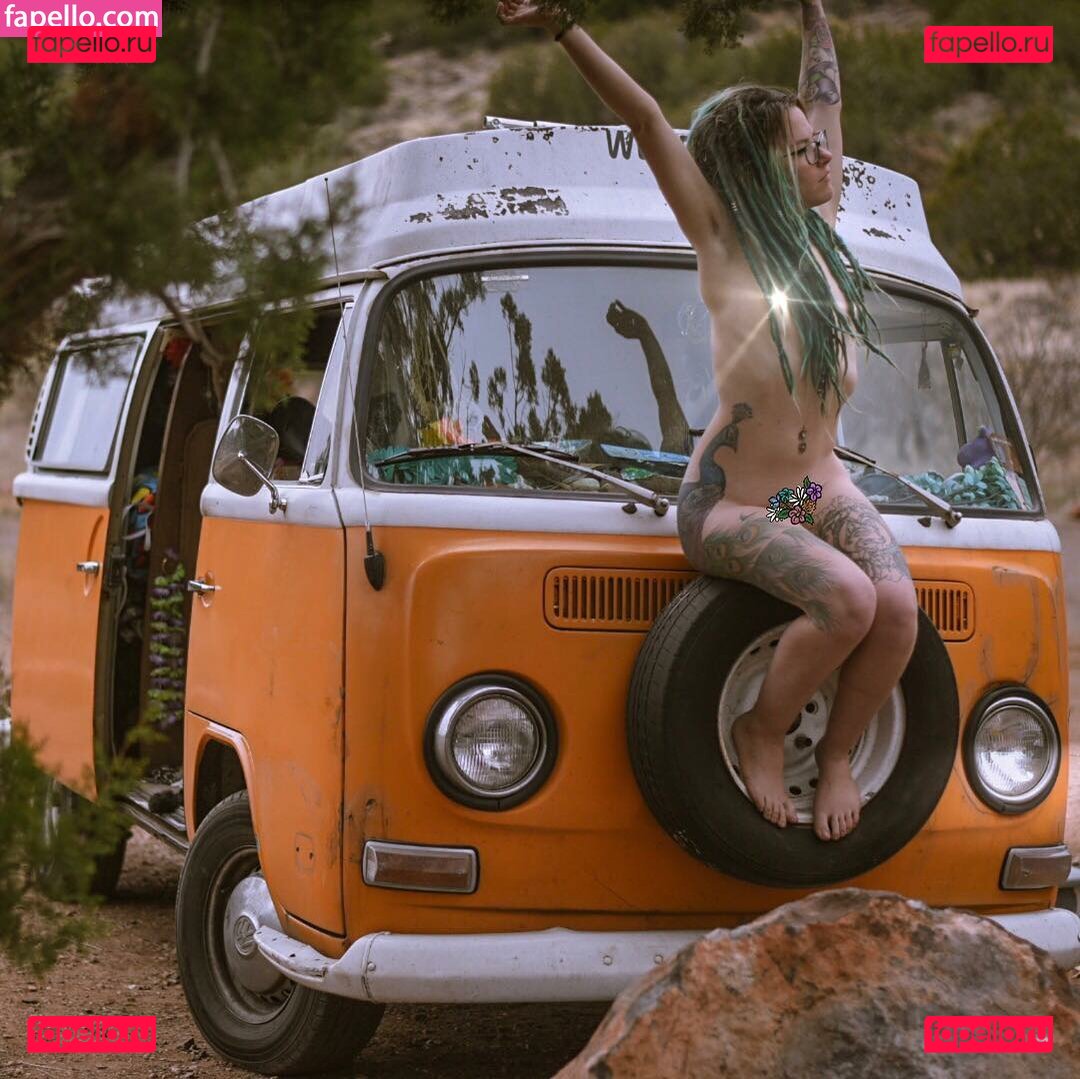 BluTube / Blukitsune9 / Orchidsandhoney / therealroyalblu Onlyfans Photo Gallery 