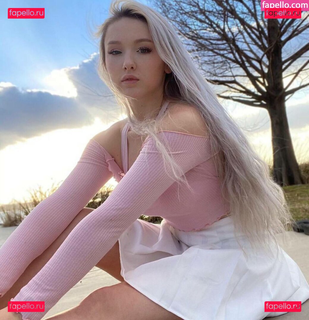 BluTube / Blukitsune9 / Orchidsandhoney / therealroyalblu Onlyfans Photo Gallery 