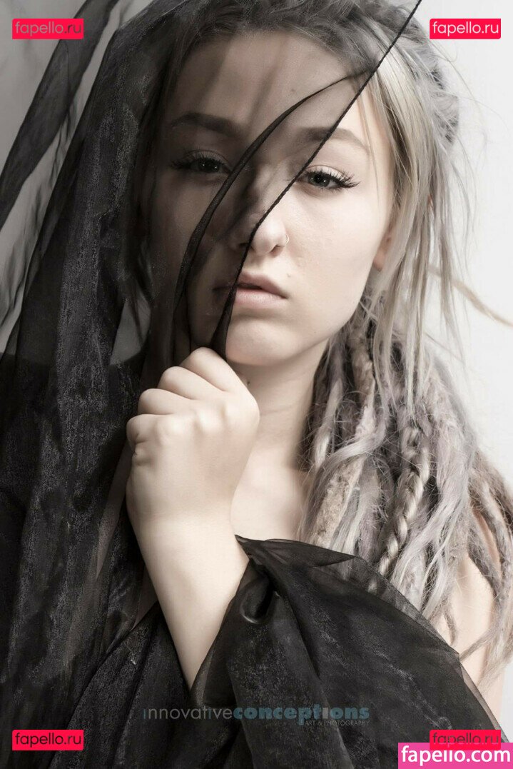 BluTube / Blukitsune9 / Orchidsandhoney / therealroyalblu Onlyfans Photo Gallery 