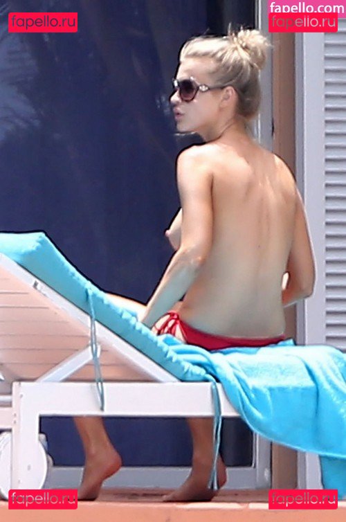 Joanna Krupa / joannakrupa / joannakrupafanpage Onlyfans Photo Gallery 