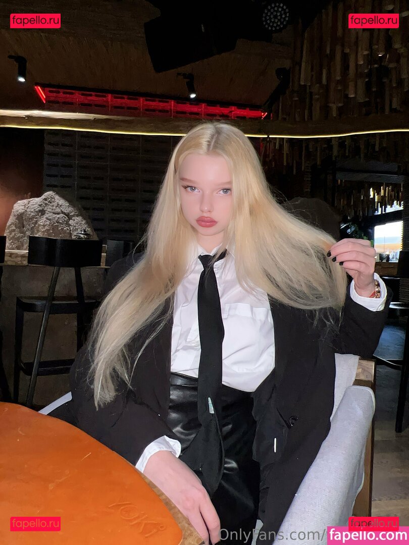 white_vikki Onlyfans Photo Gallery 