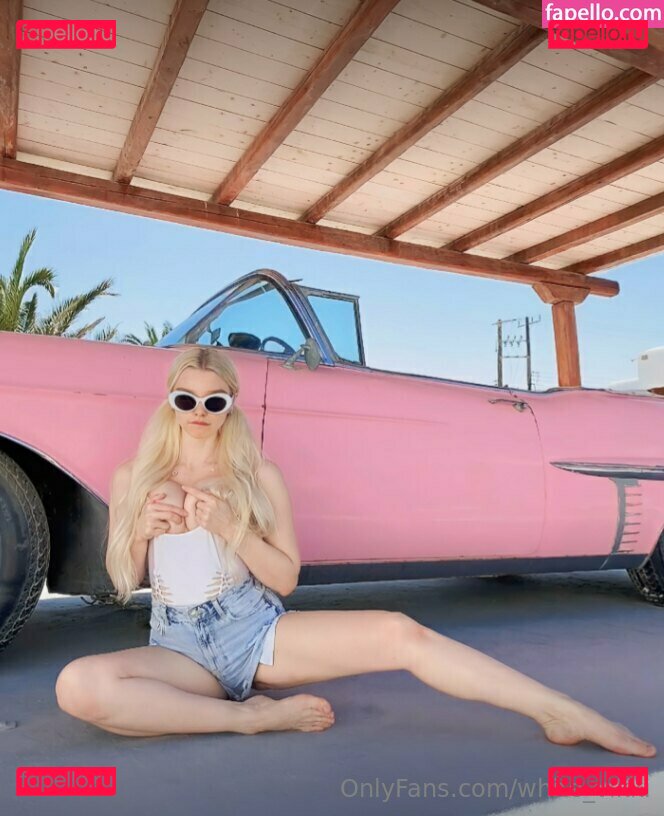 white_vikki Onlyfans Photo Gallery 