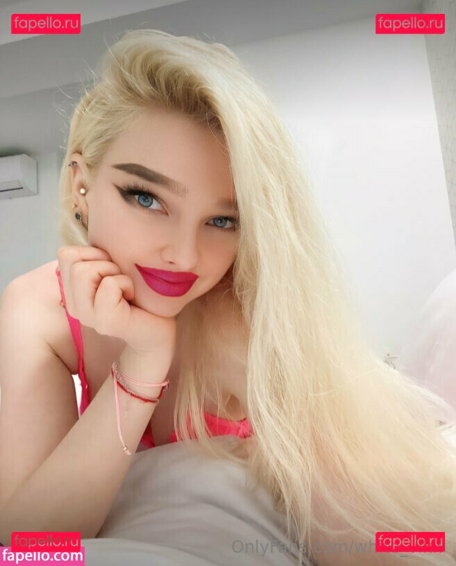white_vikki Onlyfans Photo Gallery 