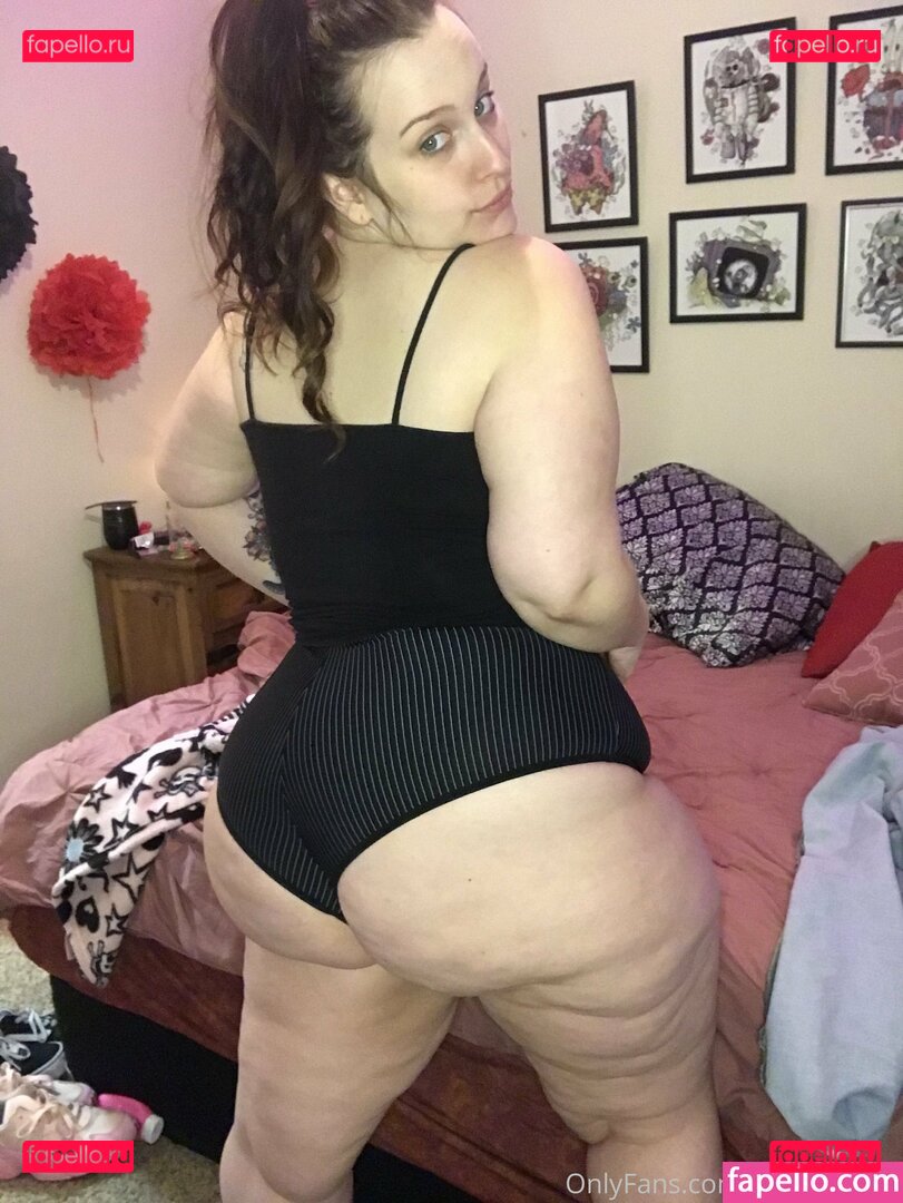bignsmalllovethemall / shellycream Onlyfans Photo Gallery 