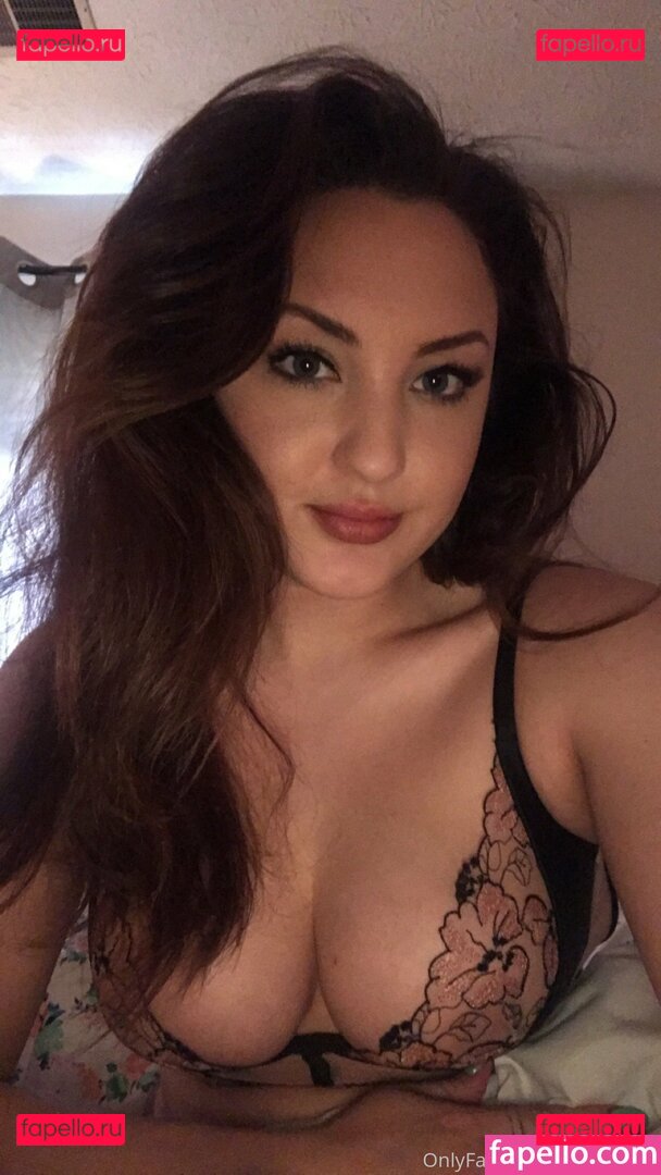 emilycasto / emilycasto_ Onlyfans Photo Gallery 