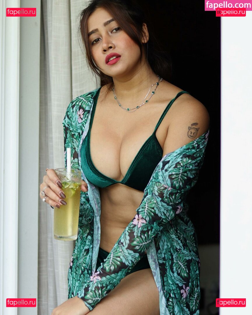 Sofia Ansari / sofia.ansari / sofia9__offcial / sofia9__official Onlyfans Photo Gallery 