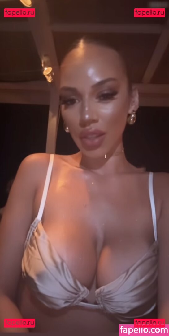 Ana Claudia / anaclaudiiaa7 Onlyfans Photo Gallery 