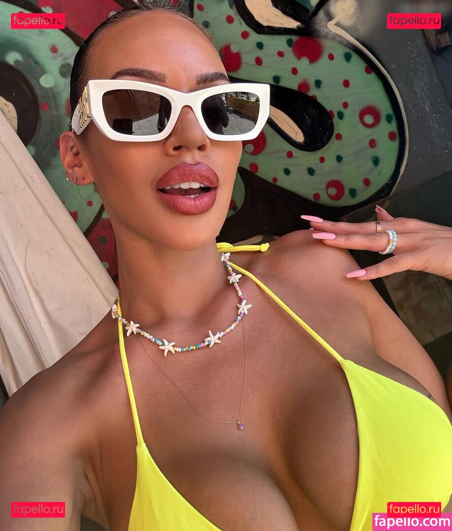 Ana Claudia / anaclaudiiaa7 Onlyfans Photo Gallery 