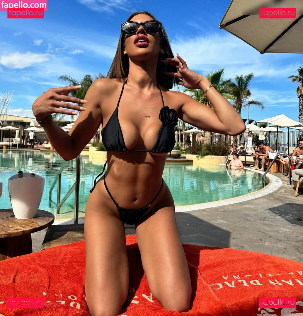 Ana Claudia / anaclaudiiaa7 Onlyfans Photo Gallery 