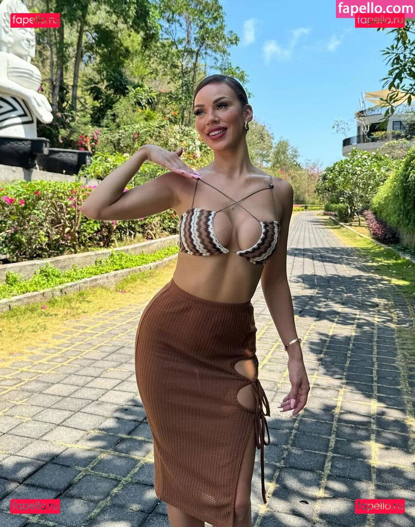 Ana Claudia / anaclaudiiaa7 Onlyfans Photo Gallery 