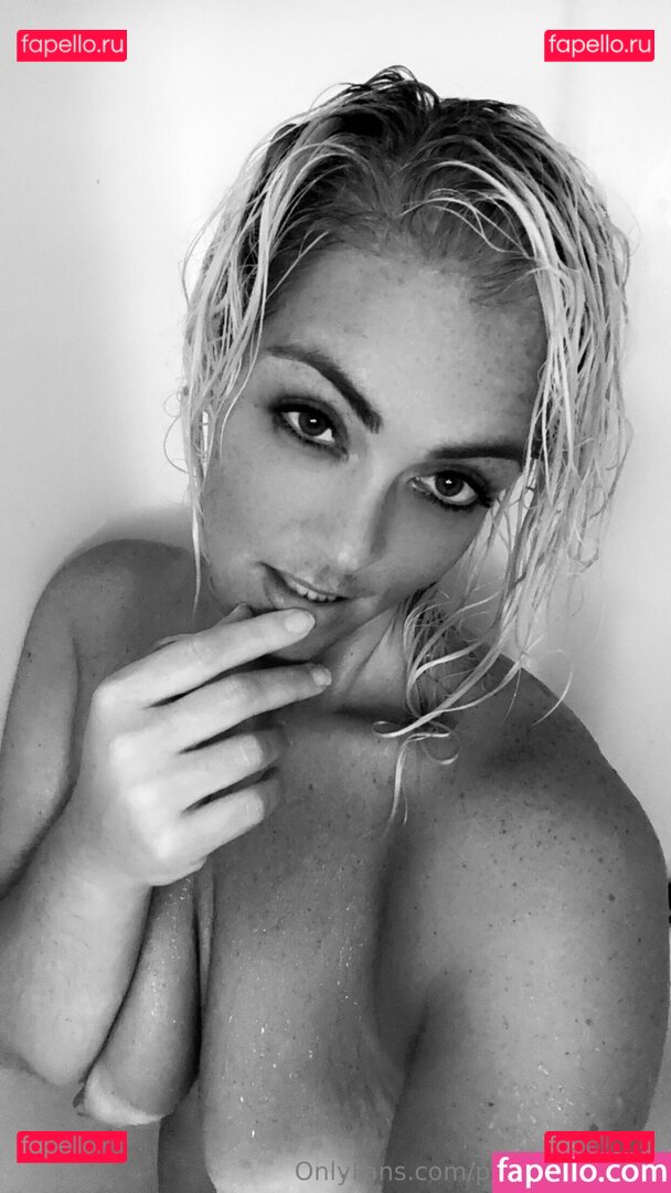 princessariel32 Onlyfans Photo Gallery 