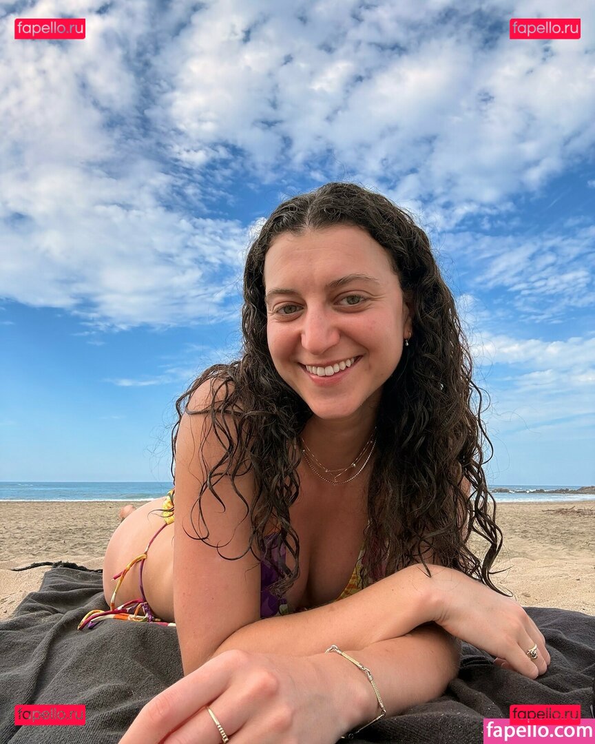 Yvette Segan / yvettesegan Onlyfans Photo Gallery 