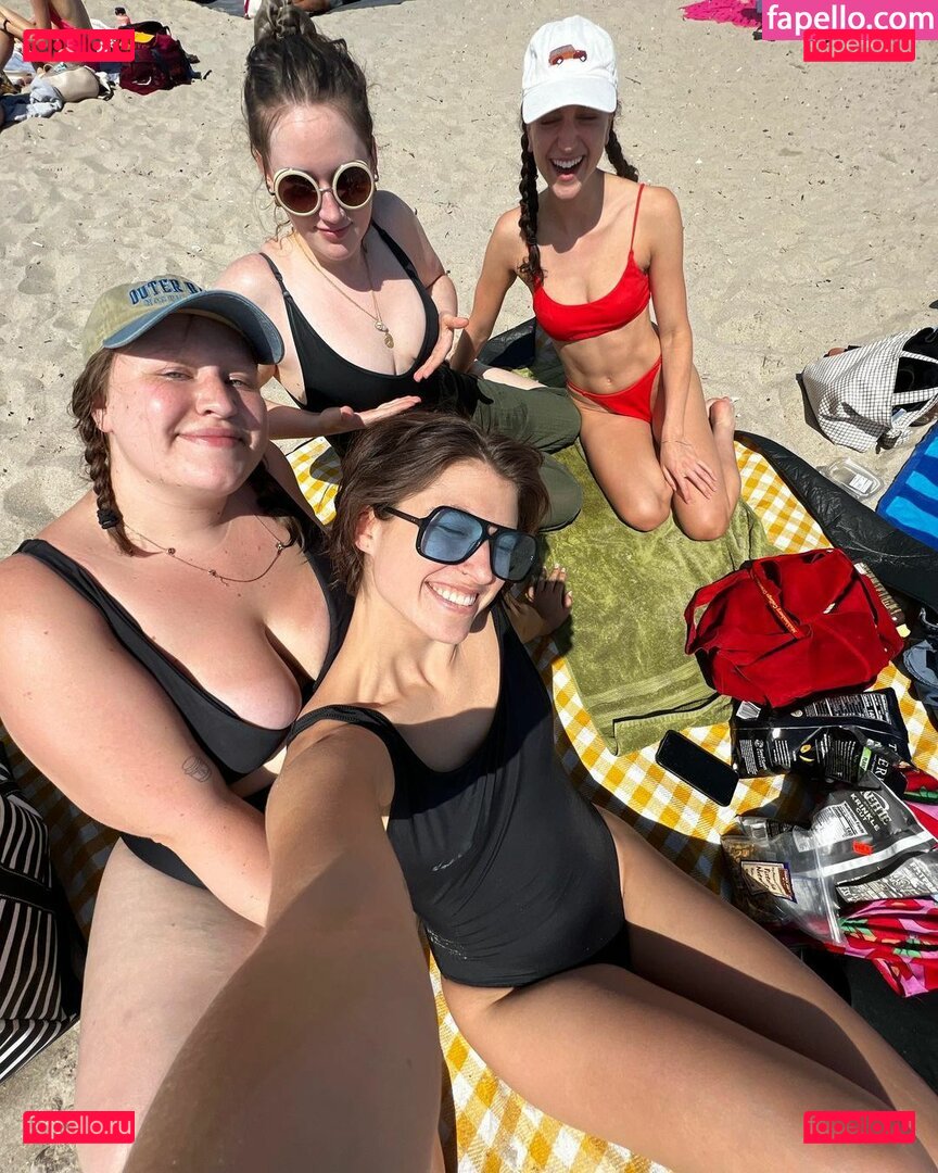 Yvette Segan / yvettesegan Onlyfans Photo Gallery 