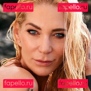 Sarah Kern / sarahkern_official Onlyfans Photo Gallery 