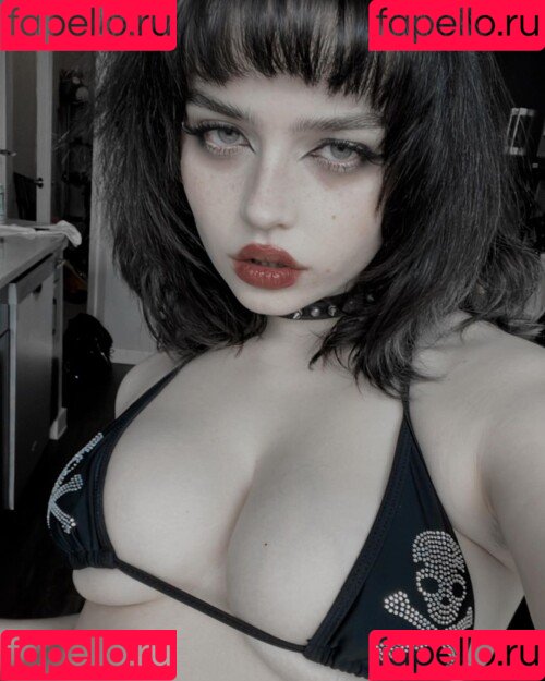 QueenNephilim / https: / queen.nephie Onlyfans Photo Gallery 