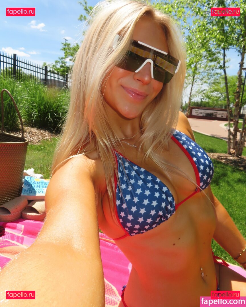 Avery Arthur / WideApp / _averyarthur Onlyfans Photo Gallery 