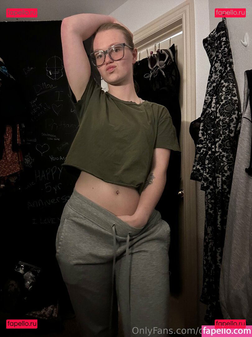 defiant_little / defiantlittle Onlyfans Photo Gallery 