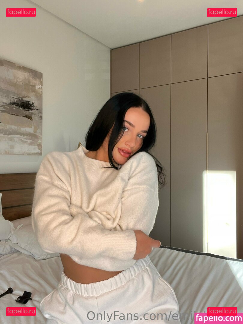 emily.kerns / emilykernsx Onlyfans Photo Gallery 