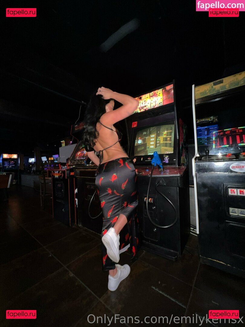 emily.kerns / emilykernsx Onlyfans Photo Gallery 