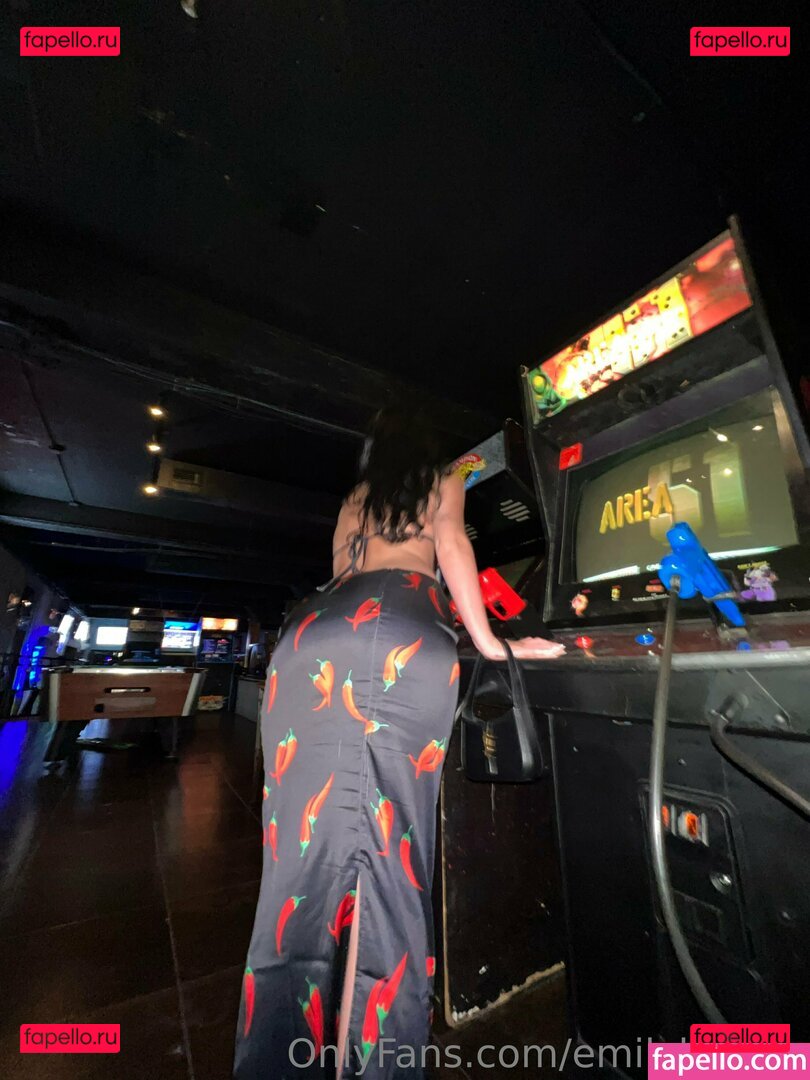 emily.kerns / emilykernsx Onlyfans Photo Gallery 