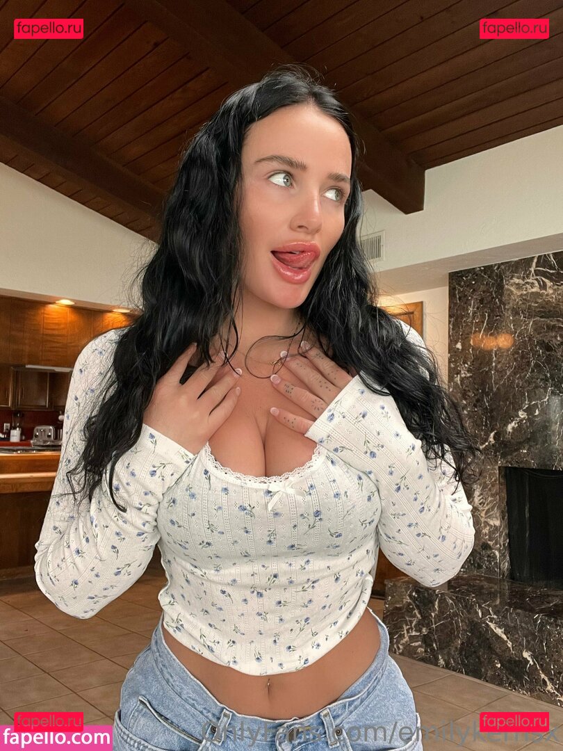 emily.kerns / emilykernsx Onlyfans Photo Gallery 