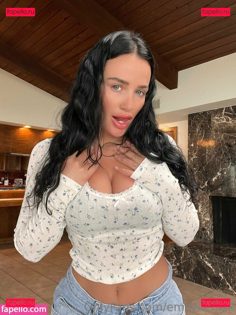 emily.kerns / emilykernsx Onlyfans Photo Gallery 
