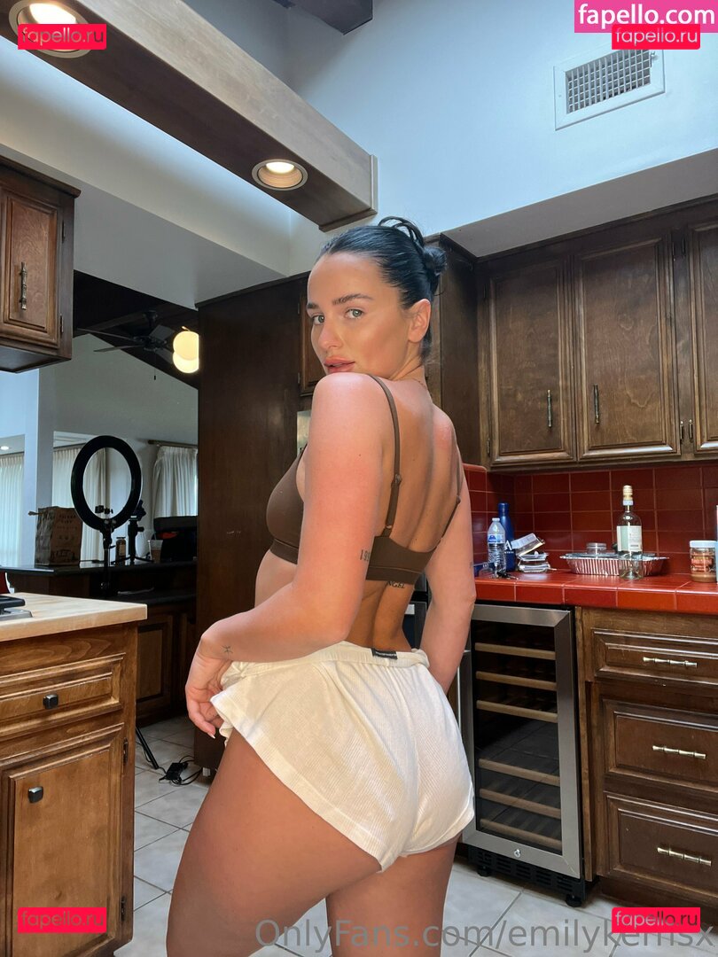 emily.kerns / emilykernsx Onlyfans Photo Gallery 