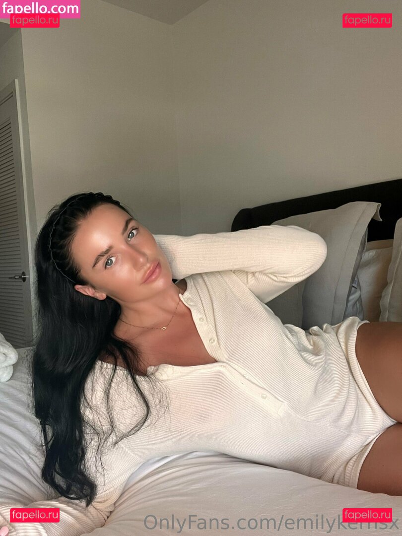 emily.kerns / emilykernsx Onlyfans Photo Gallery 