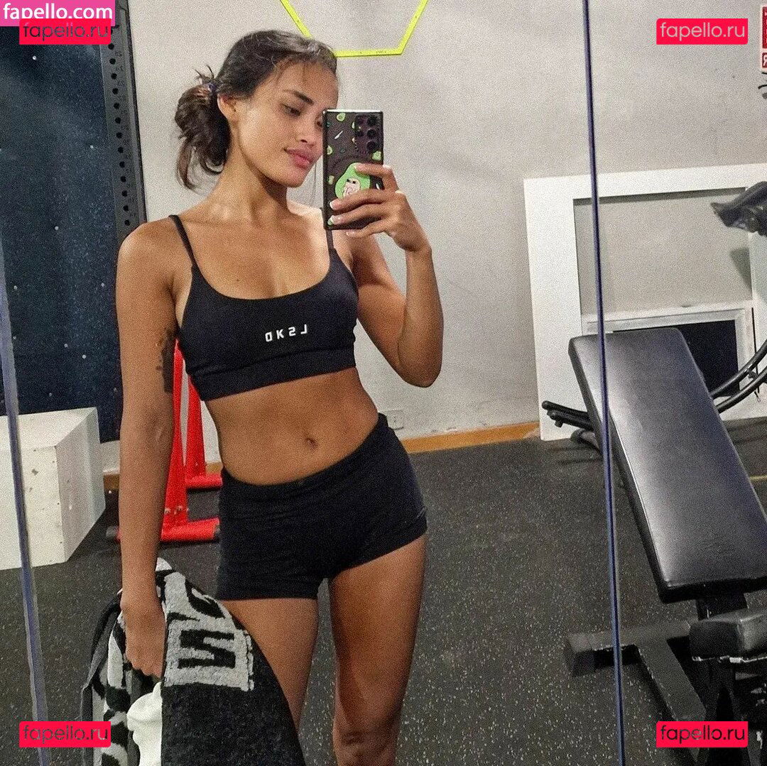 Kiana.pix / kianadoesit Onlyfans Photo Gallery 