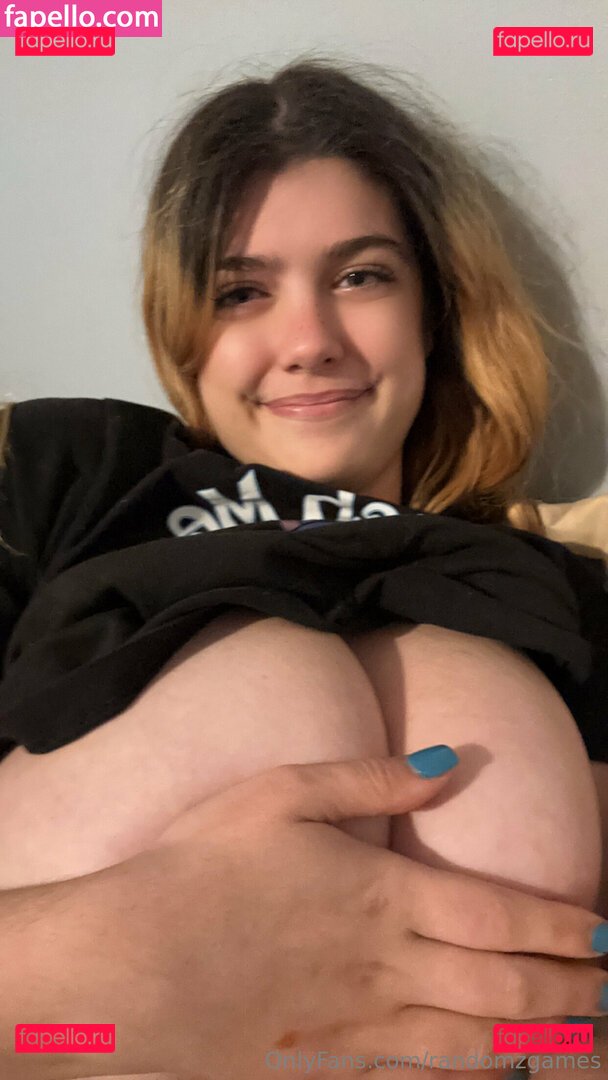 Alyssapear3 / Tok / randomzgames / randomzgamingnoodlez Onlyfans Photo Gallery 