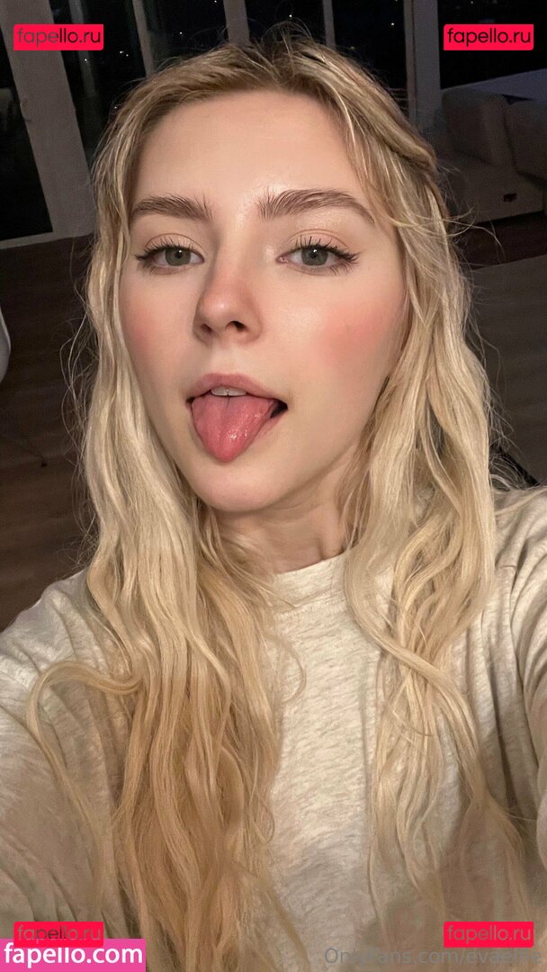 evaelfie / theevaelfie Onlyfans Photo Gallery 