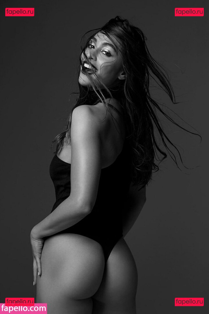 Lindsey Morgan / linzzmorgan Onlyfans Photo Gallery 