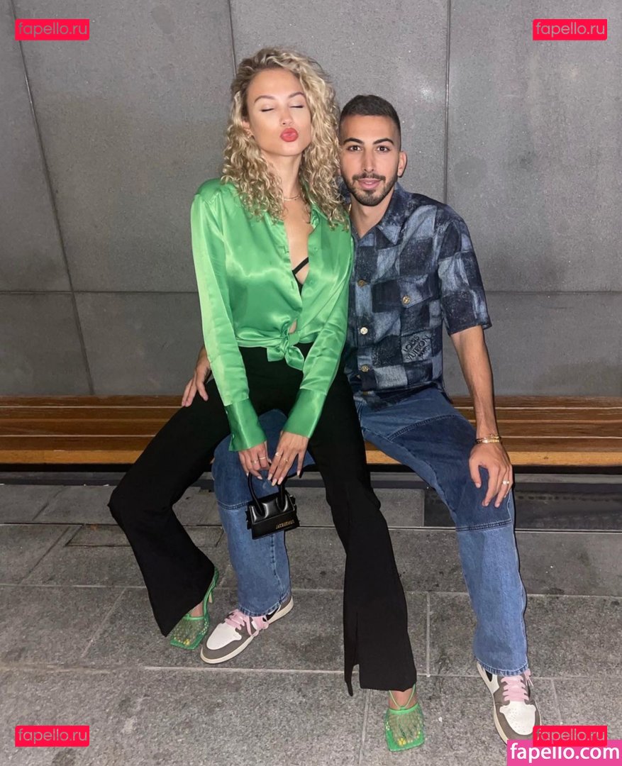 Rose Bertram / SteBertramRose / rose_bertram / rosebertram Onlyfans Photo Gallery 