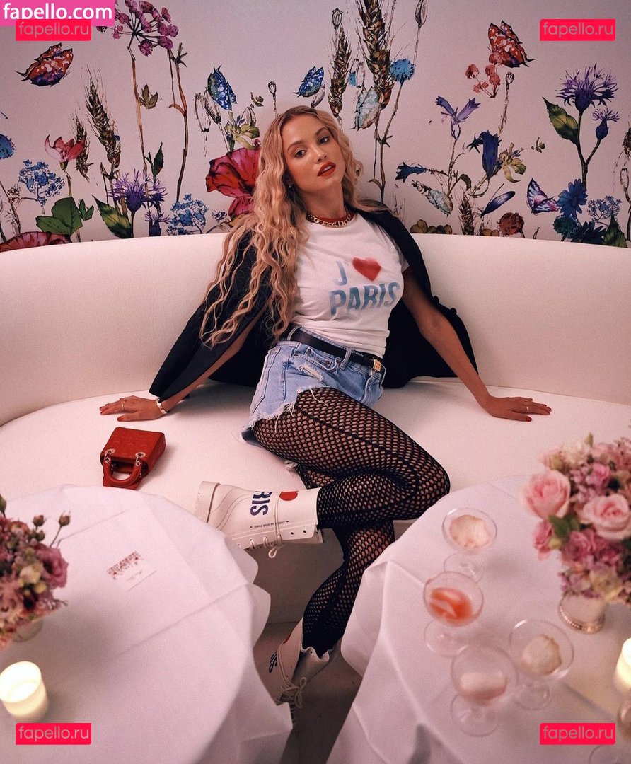 Rose Bertram / SteBertramRose / rose_bertram / rosebertram Onlyfans Photo Gallery 