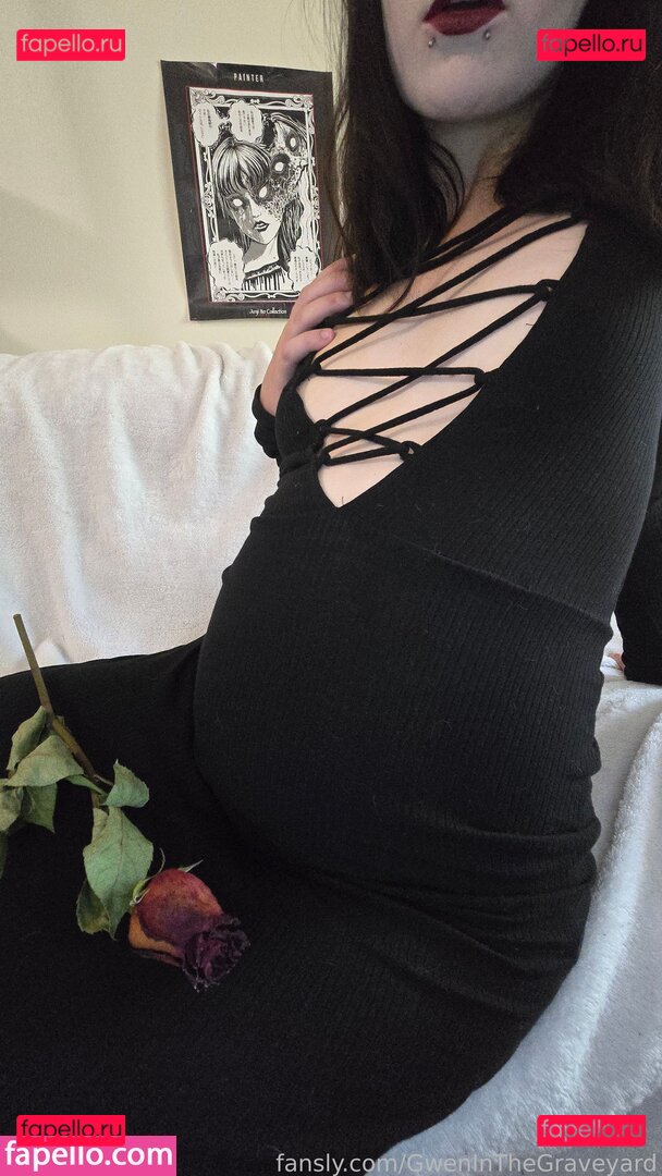 GwenInTheGraveyard / gwens.graveyard Onlyfans Photo Gallery 
