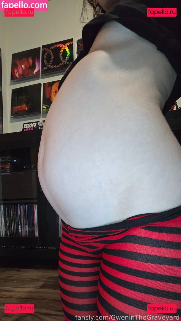 GwenInTheGraveyard / gwens.graveyard Onlyfans Photo Gallery 