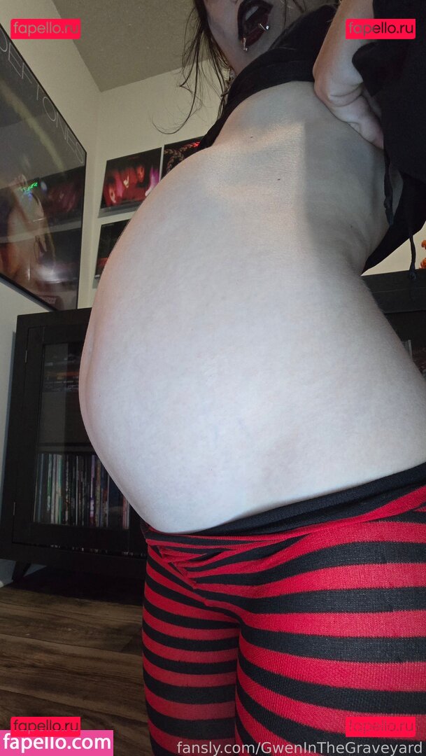 GwenInTheGraveyard / gwens.graveyard Onlyfans Photo Gallery 