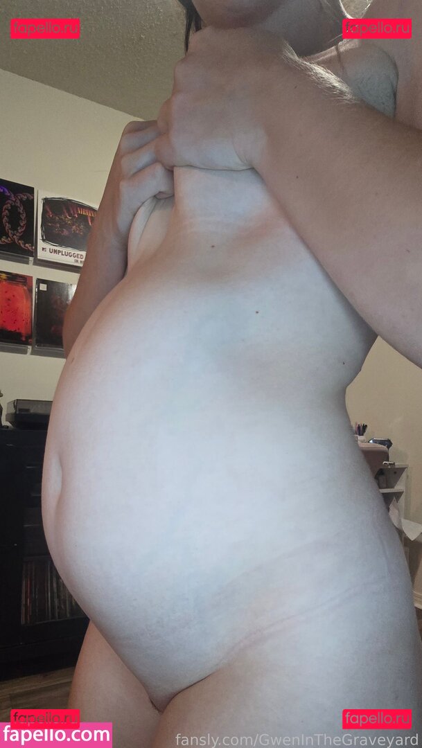 GwenInTheGraveyard / gwens.graveyard Onlyfans Photo Gallery 