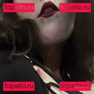 GwenInTheGraveyard / gwens.graveyard Onlyfans Photo Gallery 