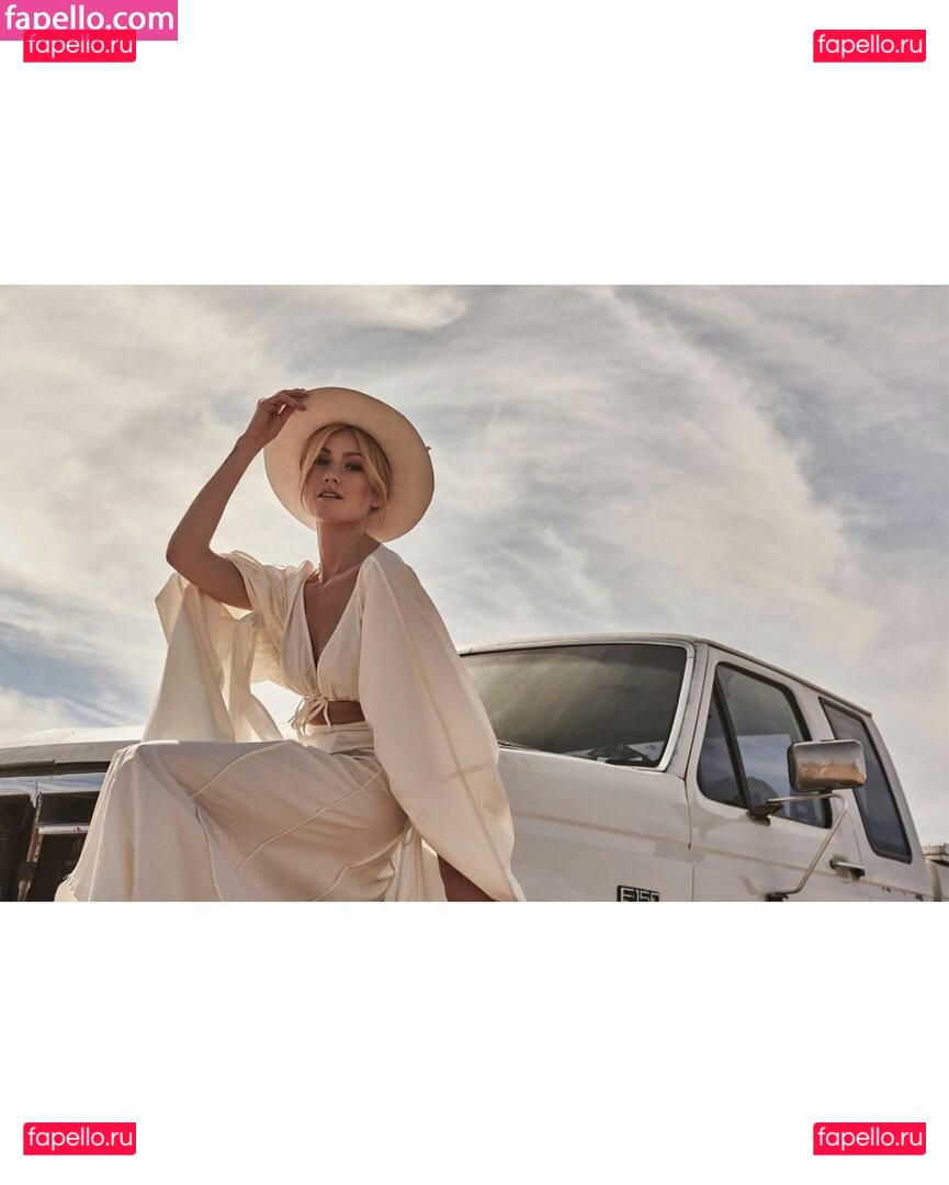 Katherine McNamara / kat.mcnamara Onlyfans Photo Gallery 