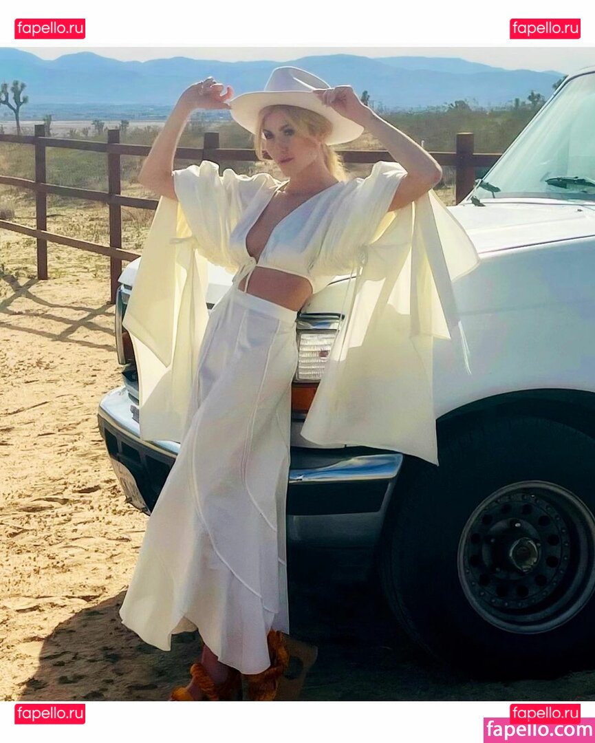 Katherine McNamara / kat.mcnamara Onlyfans Photo Gallery 