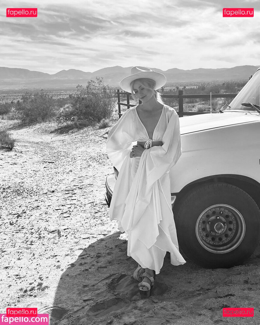 Katherine McNamara / kat.mcnamara Onlyfans Photo Gallery 