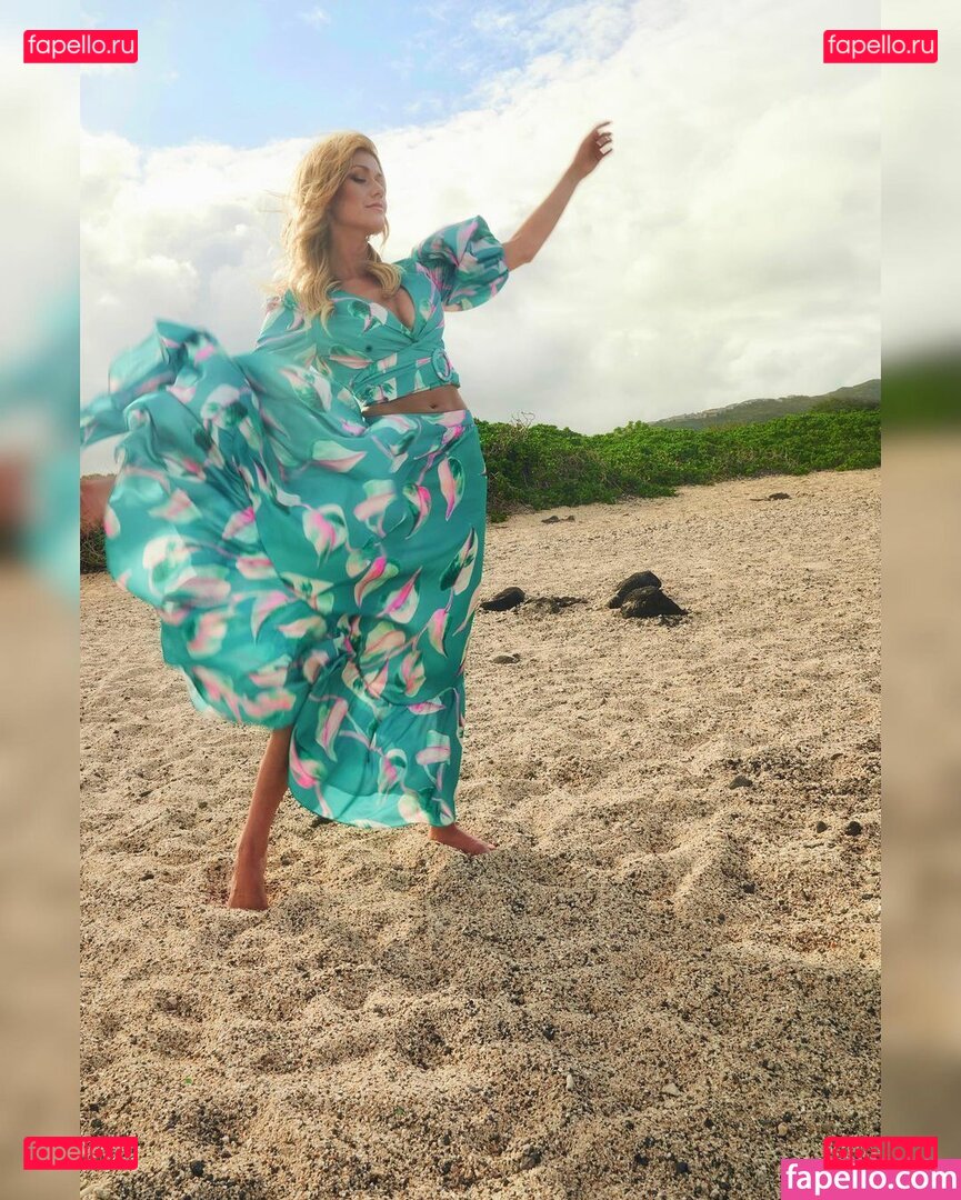 Katherine McNamara / kat.mcnamara Onlyfans Photo Gallery 