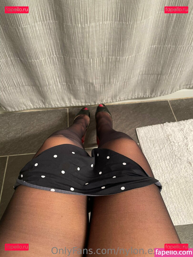 mccarthylauren / nylon.executive Onlyfans Photo Gallery 