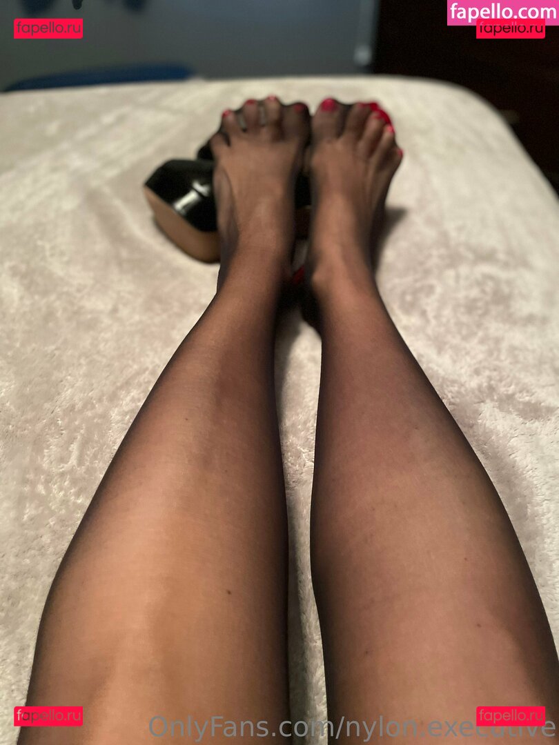 mccarthylauren / nylon.executive Onlyfans Photo Gallery 