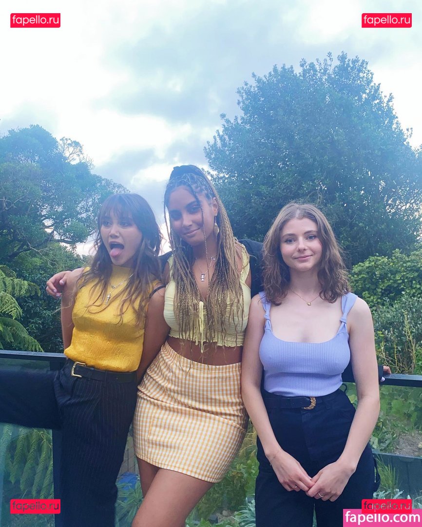 Thomasin McKenzie / thomasin.mckenzie Onlyfans Photo Gallery 